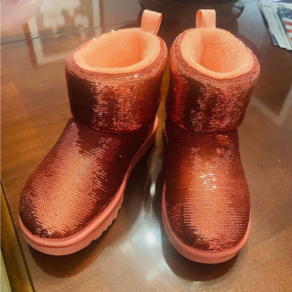 Ladies size 5 UGG Mini Mirror Ball Boots Color pink Like New